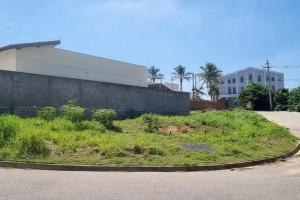 Terreno de esquina, em frente ao mercado paulistano novo , e a igreja congregação cristã. Na cidade de Salto de Pirapora , no mirante do sol na rua 11 da rua Levi Oliveira Neto.